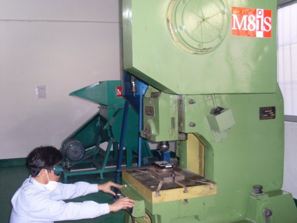 沖壓銷(xiāo)毀硬盤(pán)數(shù)據(jù)銷(xiāo)毀